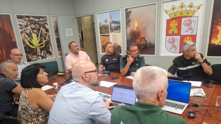 El incendio de Paradiña obliga a prohibir el acceso a Ferradillo