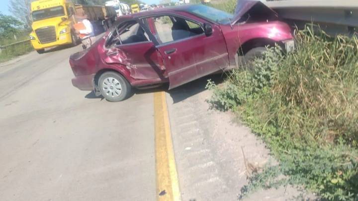 Aparatosa volcadura en el Libramiento Norte de Altamira deja saldo de cuatro lesionados