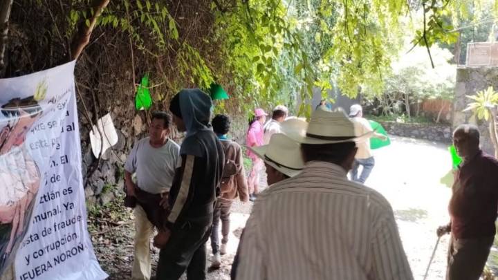 “¡Fuera Noroña!”: comuneros protestan afuera de su casa en Tepoztlán