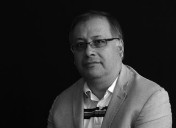 Gana Ernesto Lumbreras Premio Nacional “Ignacio Solares”