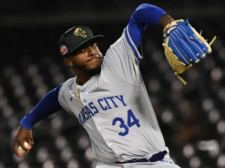 Luinder Ávila debuta en la MLB
