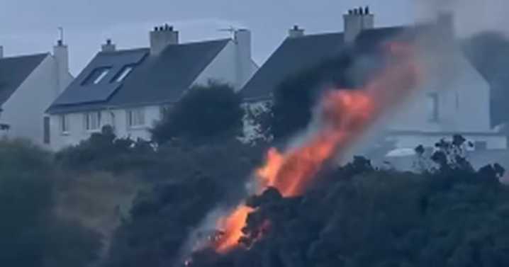 Huge fire breaks out next to Scots beach as flames take hold near homes