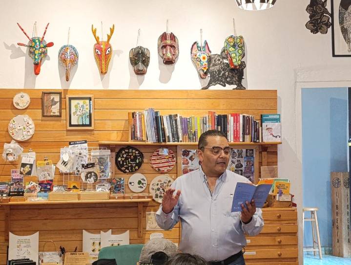Cuando escribo soy un niño que sigue jugando con la imaginación: Luis Antonio Rincón