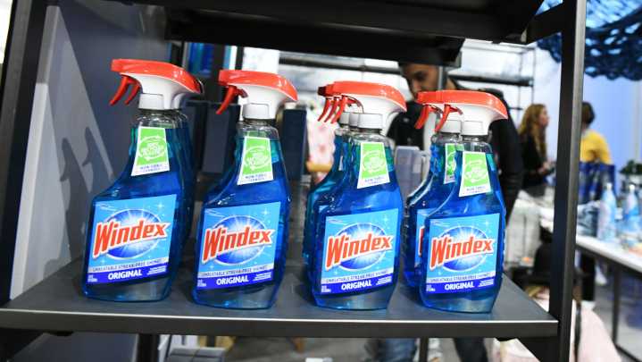 Why People Are Ditching Windex (And The Safer Alternatives They're Using Instead)