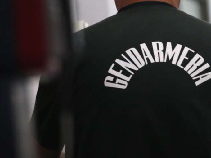 Cuatro coroneles de Gendarmería son destituidos tras ser descubiertos viajando con licencia médica