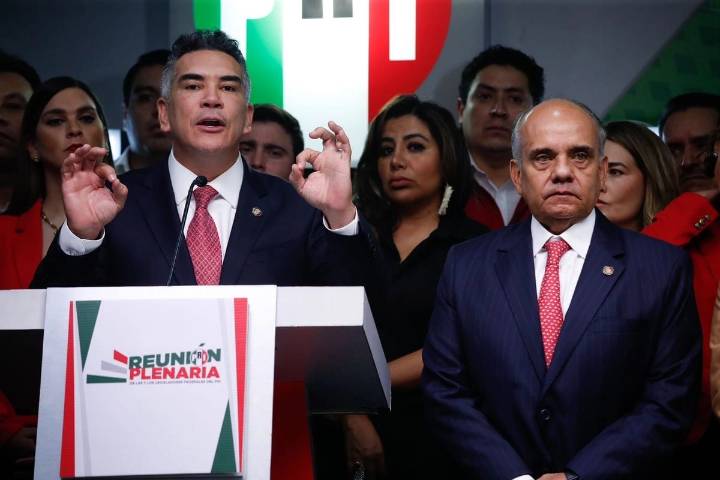 ‘Alito’ lanza más golpes: encabeza marcha y pide protección como “víctima”