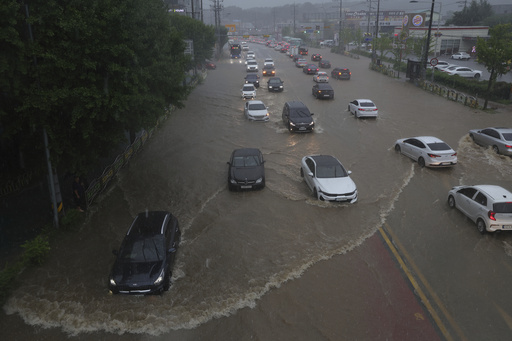 Fuertes lluvias azotan la región capitalina de Corea del Sur y dejan un desaparecido