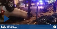 Un auto volcó y chocó contra motos estacionadas en Villa Crespo