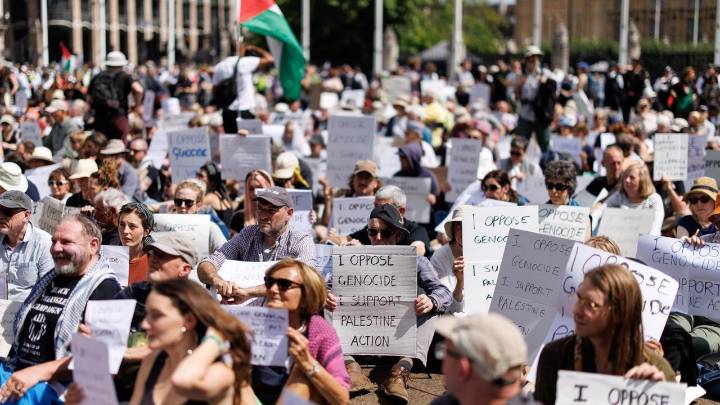 La Policía de Londres detiene a más de 200 personas en una multitudinaria protesta contra la ilegalización de la ONG Palestine Action