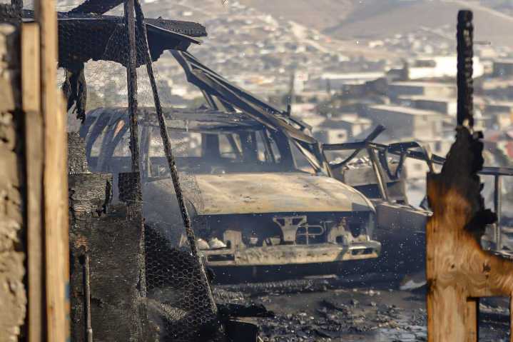 Fuerte incendio consume cuatro viviendas en la colonia Terrazas del Valle