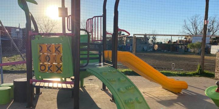 Estaba en su casa con sus nietos y vio la balacera en la cancha de fútbol en Rosario: “Me entraron dos tiros”