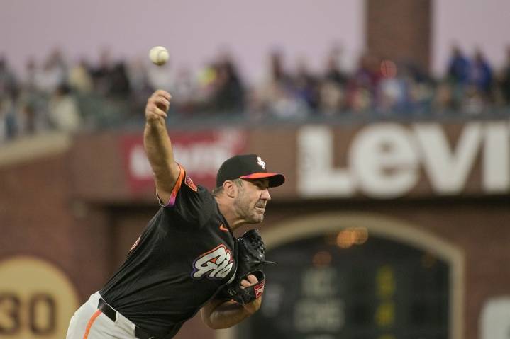Deadspin | Justin Verlander gets second win as Giants put away Cubs