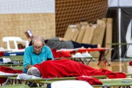 Tres días durmiendo en un centro de desalojados: “Tengo miedo a encontrarme todo caído cuando llegue a casa”