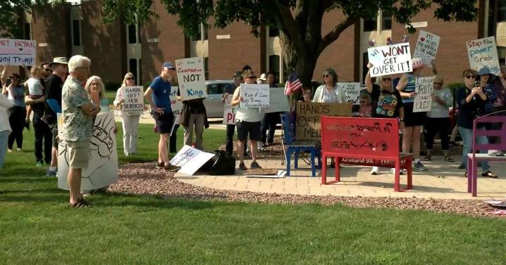 Congressman Steil responds after raucous crowd in Elkhorn