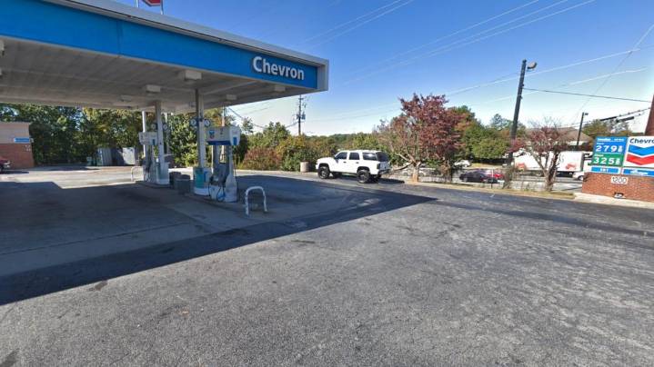 1 dead after altercation leads to shooting at Marietta gas station, Savannah man arrested