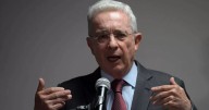 Juristas celebran renuncia de Álvaro Uribe a prescripción: "Contribuye a la verdad"