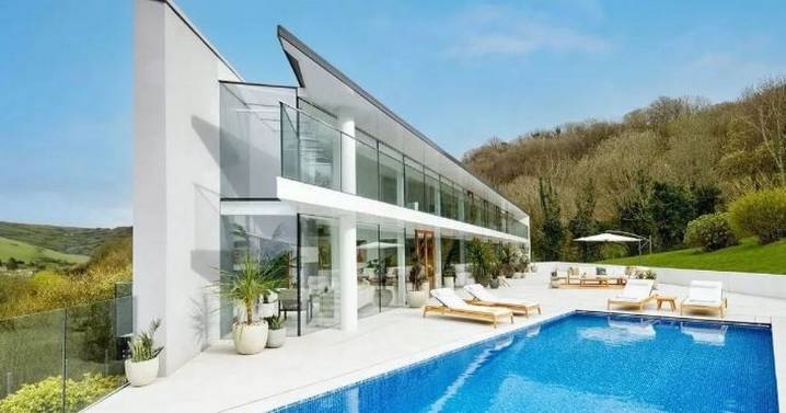 Omaze winner hands back keys to £3m Bond-style mansion after just three days