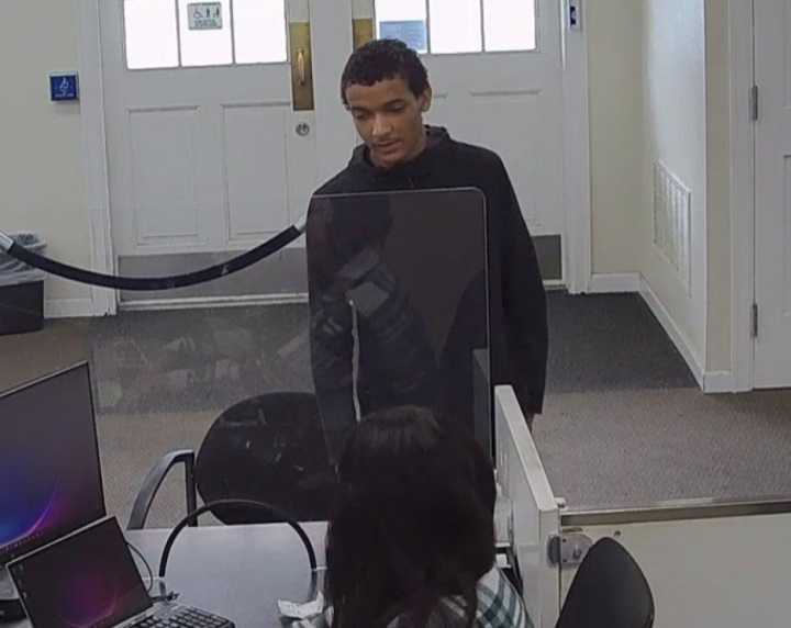 Clark County sheriff’s deputies search for bank robber