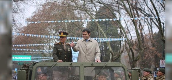 Más de 20.000 personas participaron en el desfile cívico-militar en homenaje a San Martín