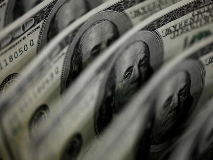 Pese a los mayores controles sobre los bancos, el dólar vuelve a subir y llega a $ 1.360 a pocos días de las elecciones