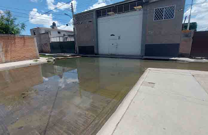 Reportan eterna fuga de aguas negras