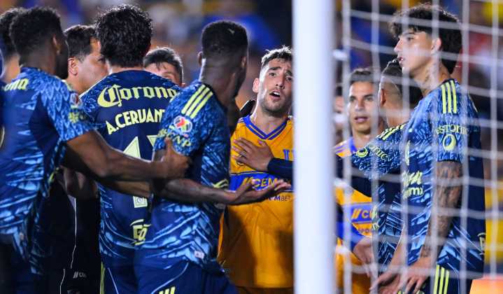 Aficionados se golpean en las gradas tanto en el Tigres vs América como el Chivas vs Juárez (VIDEO)