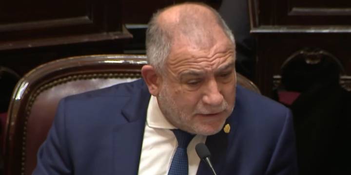 Luis Juez se quebró en el debate por la ley de emergencia en el Garrahan: “No nos pueden robar la última esperanza”