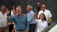 Las fotos de la visita de los Reyes a los incendios de Zamora y León: de Sanabria a Las Médulas