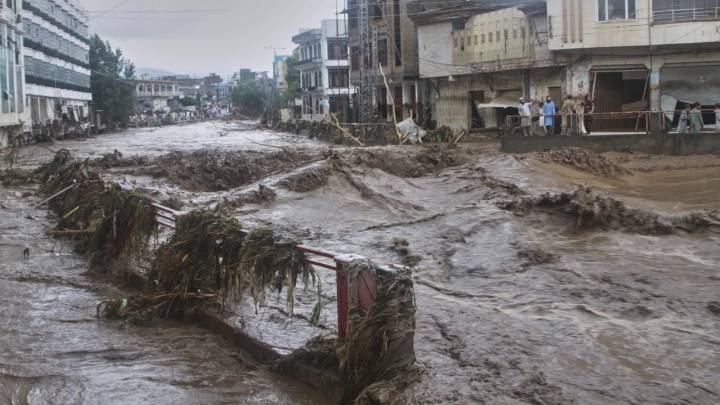 Número de muertos por inundaciones en el noroeste de Pakistán aumentó a 157