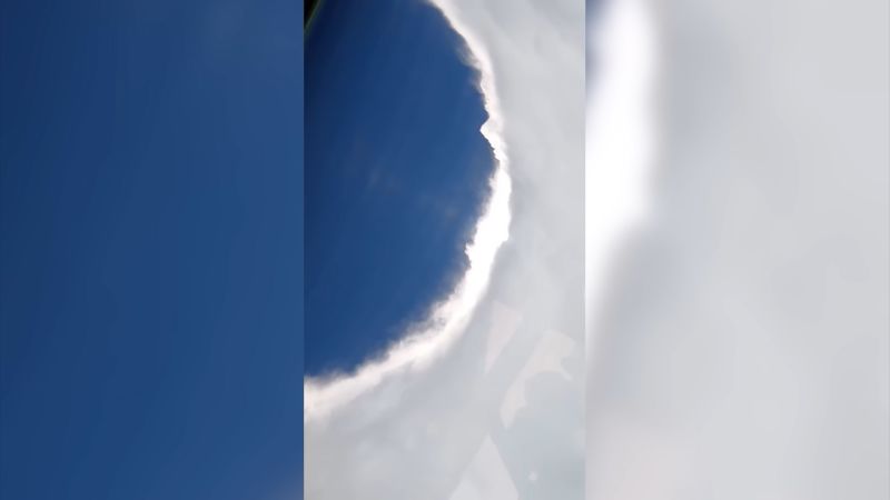 Los cazadores de huracanes vuelan hacia el ojo del huracán Erin