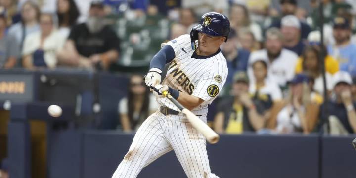 Collins homers off Diaz in the 9th inning to give MLB