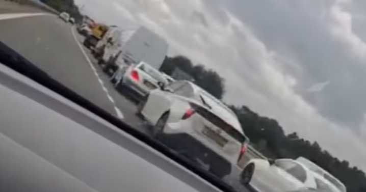 Oasis traffic chaos as Edinburgh drivers stuck in huge queues on motorway