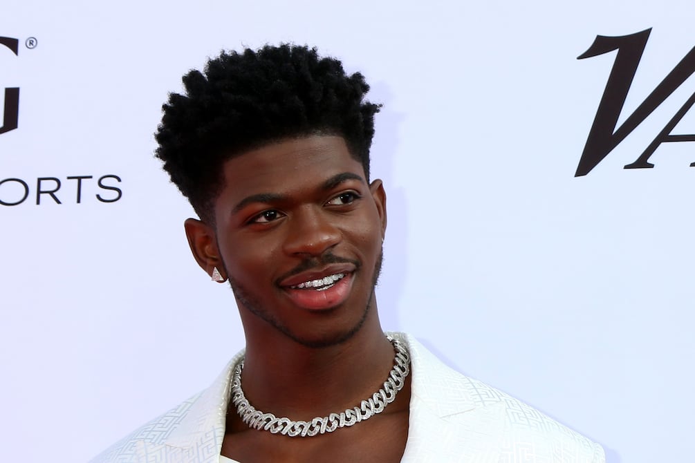 Rapero Lil Nas X arrestado en Los Ángeles por caminar en ropa interior por las calles, en aparente estado de intoxicación