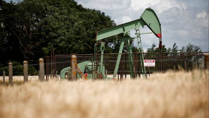 Oil Prices Climb 2% to 1-Week High as Fed Rate Cut, Trump