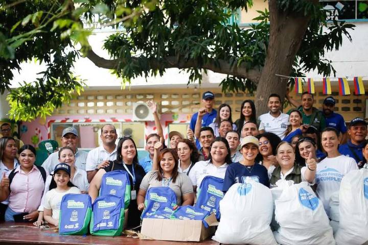 Gestora Social del Distrito entrega ayudas a estudiantes afectados por lluvias en Las Malvinas