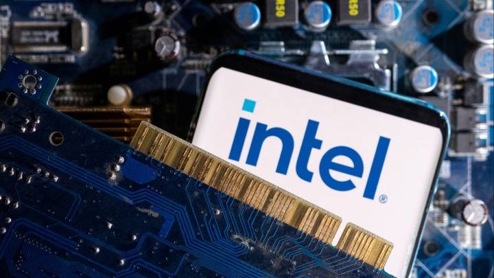 Trump Administration in Talks to Take 10% Stake in Intel, Bloomberg News Reports