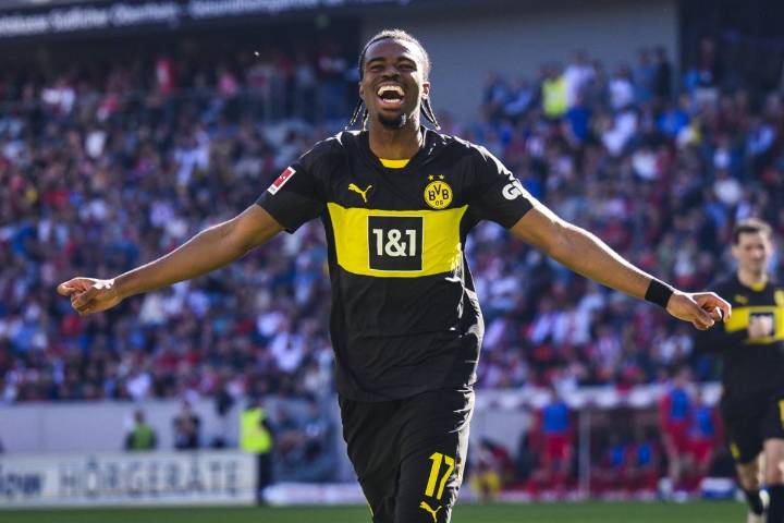 Dortmund makes Chukwuemeka's loan from Chelsea permanent