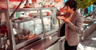 ¿Comes cerca del Metro? IPN encuentra bacterias fecales en puestos de comida