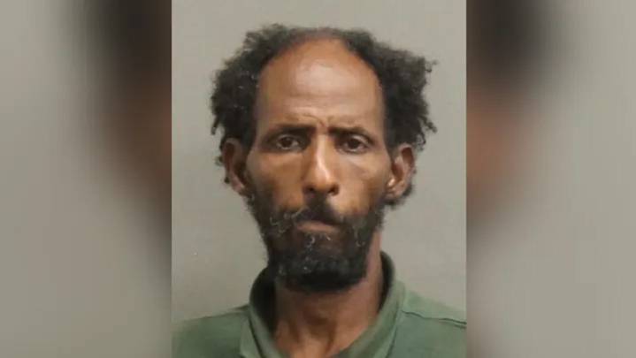 Hombre acusado de violación tras la muerte de una mujer frente a una iglesia en Nashville