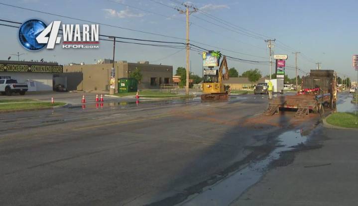Crews respond to water main break in SW Oklahoma City
