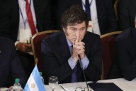 El Gobierno despidió a más de 300 trabajadores de institutos públicos, pese al rechazo del Senado