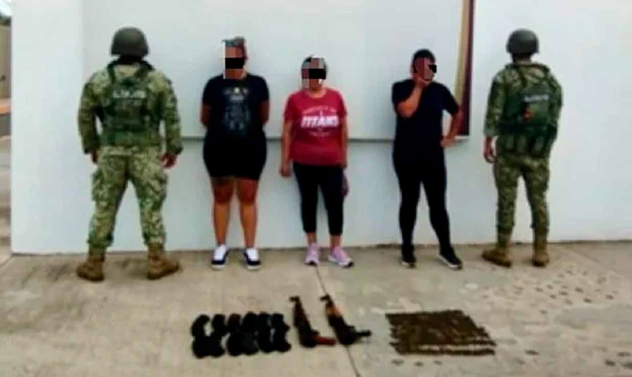 Detienen a tres presuntas traficantes de armas en Sinaloa, todas con parientes en la GN