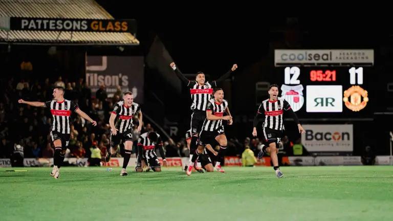 Grimsby Town elimina al Manchester United en una épica tanda de penales