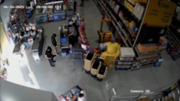 Desarticulado un grupo criminal que asaltaba supermercados en Málaga con machetes y armas simuladas