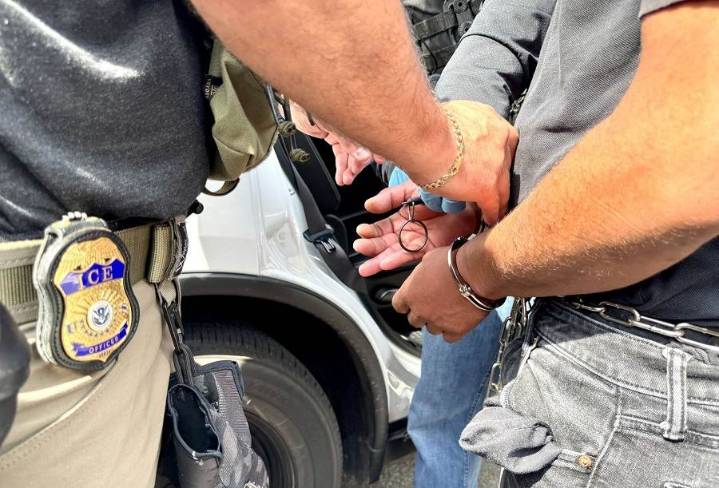 ¿Por qué los países aceptan recibir a los deportados de EEUU?
