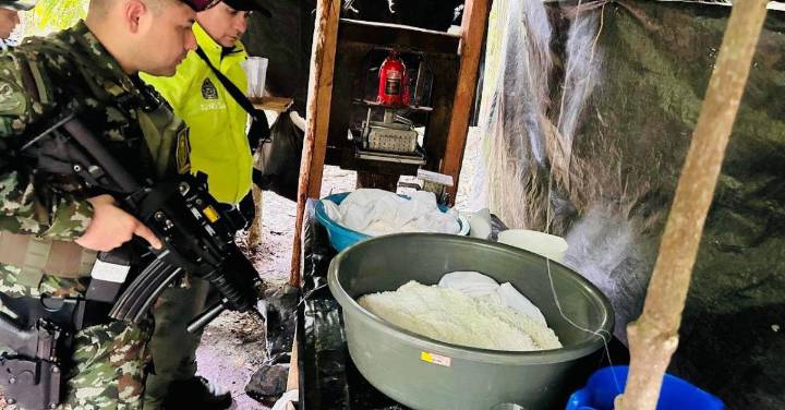 Ejército y la Policía incautaron 450 kilos de cocaína durante operativo en Puerto Lleras, Meta