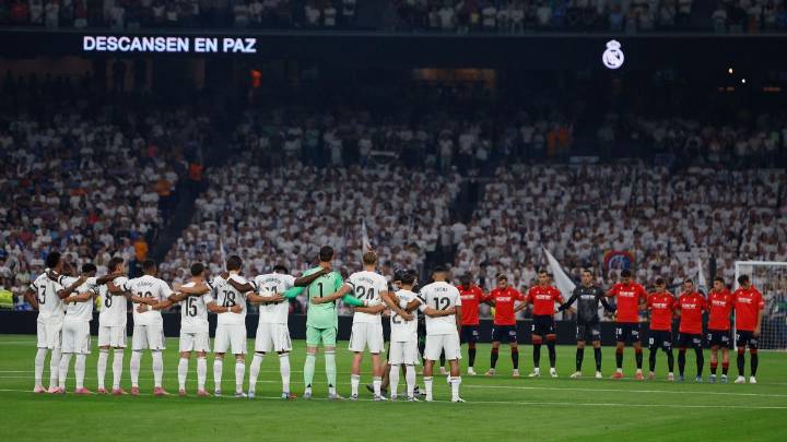 El Santiago Bernabéu guarda un minuto de silencio por Javier Lambán
