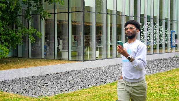 10,000 Ontario college support workers in strike position as students head back
