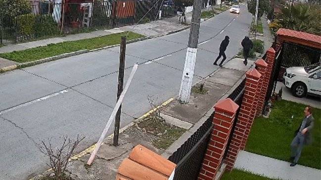 Delincuentes golpearon y botaron al suelo a adulto mayor en las afueras de su casa en Maipú