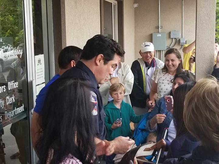 Dean Cain, former TV Superman, will be sworn in as honorary ICE officer